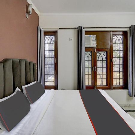 Hotel Capital O Uk House Residency à Gurgaon Extérieur photo