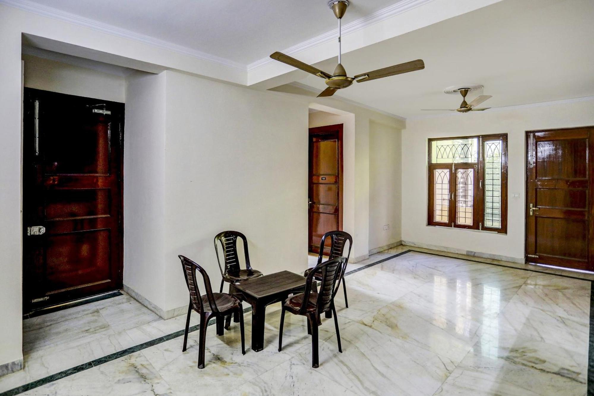 Hotel Capital O Uk House Residency à Gurgaon Extérieur photo